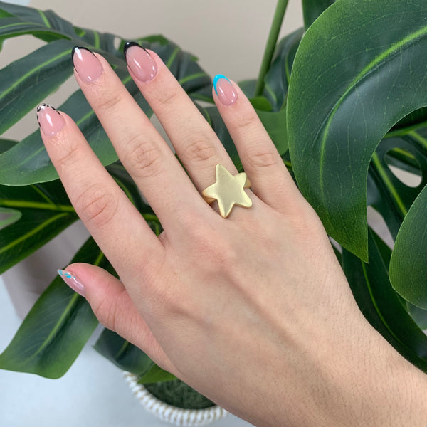 Medium Star Gold Ring