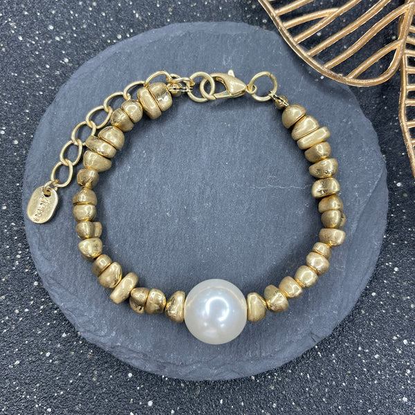 Gold Bracelet With A One Pearl