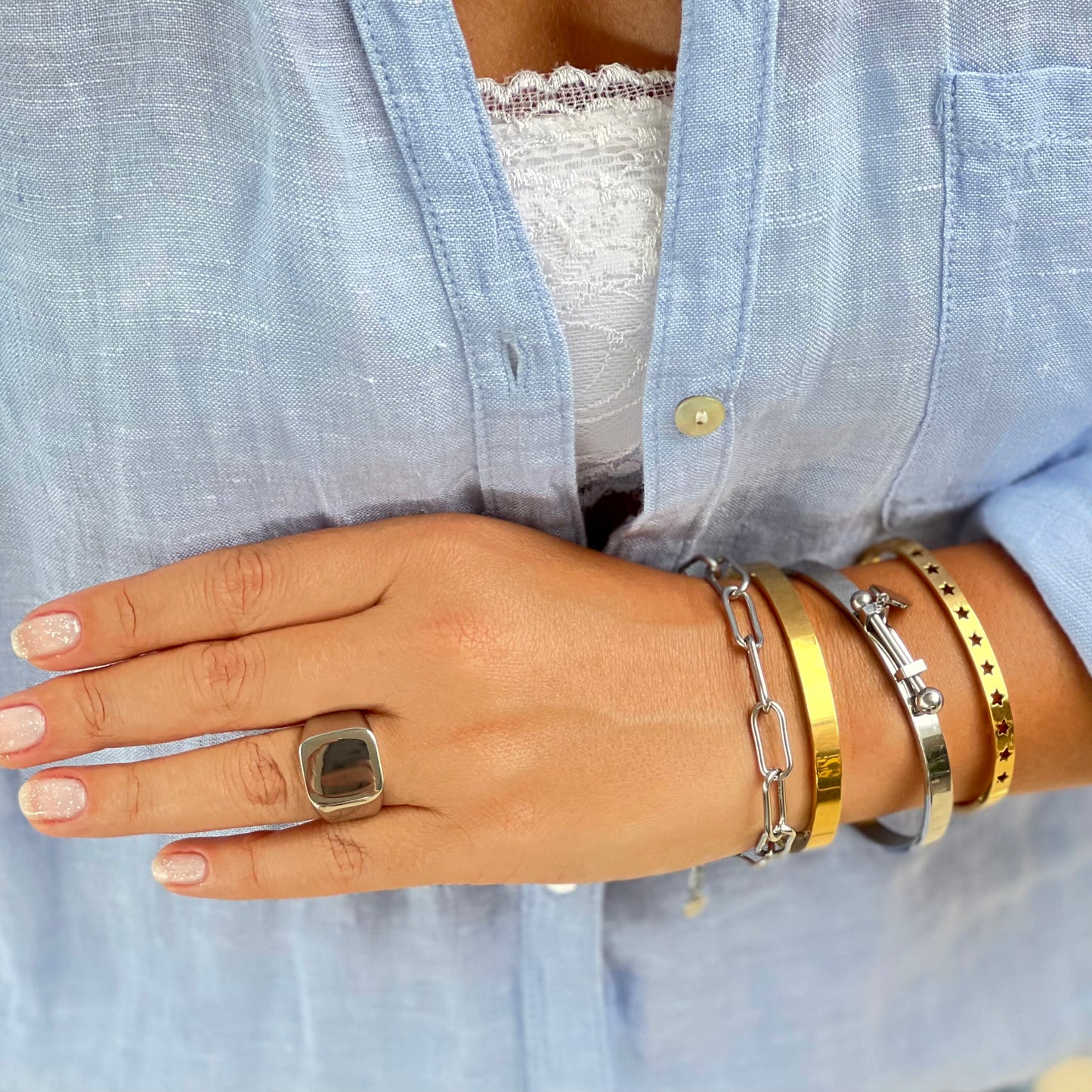 Shiny Minimal Gold Cuff